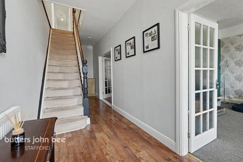 5 bed property, in Newport Road, £367,500