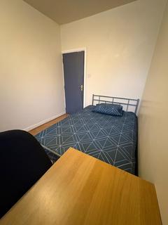 4 bed property, in Monarch Gardens, £15,000