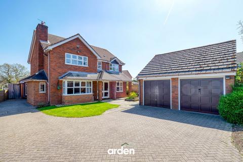 4 bed property, in Primsland Close, £700,000