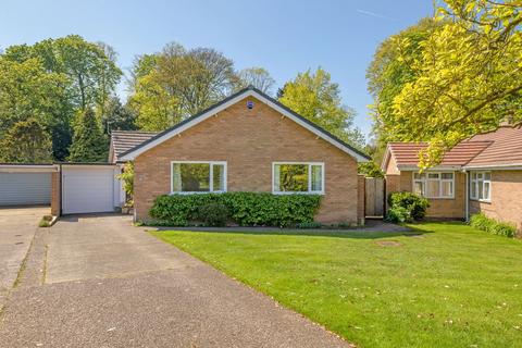 3 bed property, in Brookwood Close, £575,000