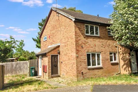 1 bed property, in 11A Lodge Close, £215,000