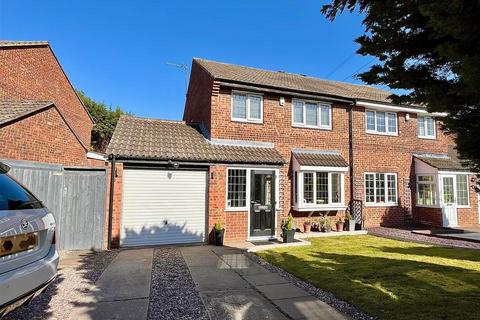 3 bed property, in Froggatts Ride, £350,000