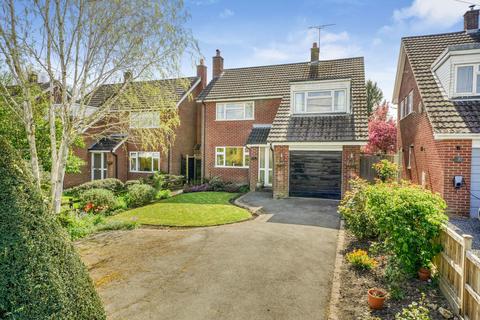 3 bed property, in High Street, £425,000