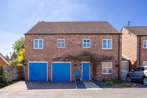 4 bed property, in Jubilee Close, £400,000