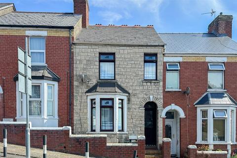 2 bed property, in Trinity Street., £220,000