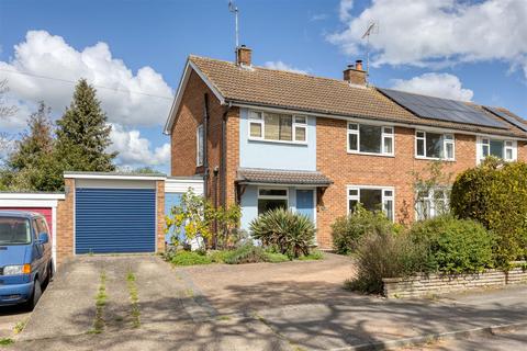 3 bed property, in Cambridge Road, £645,000