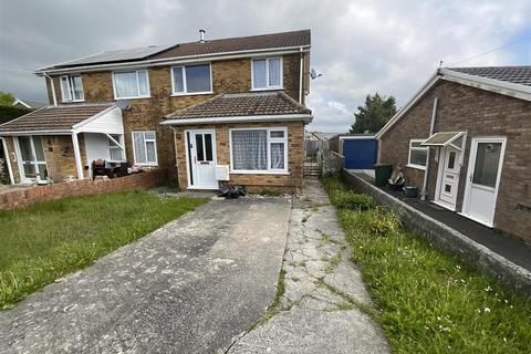 3 bed property, in Teglan Park, £160,000