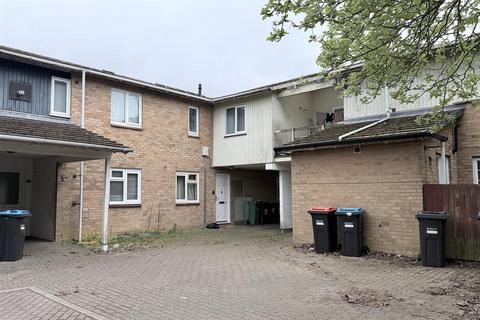 2 bed property, in Mitcham Place, £185,000