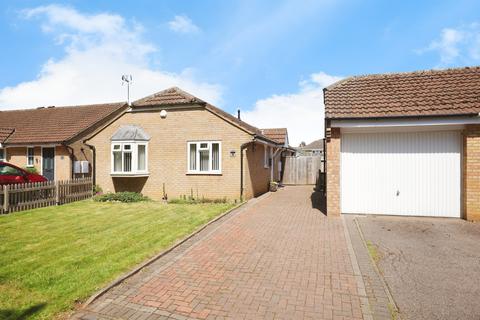 2 bed property, in Horton Close, £375,000