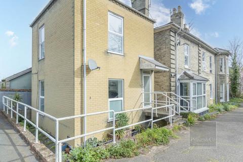 1 bed property, in Park Lane, £170,000