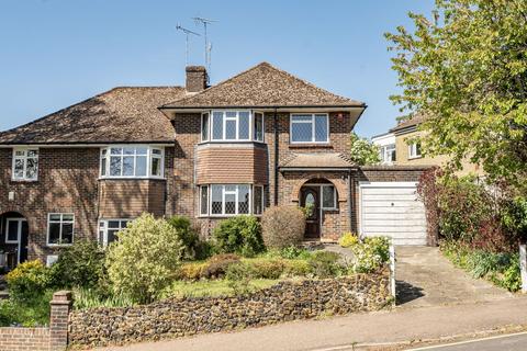3 bed property, in Downs Road, £600,000