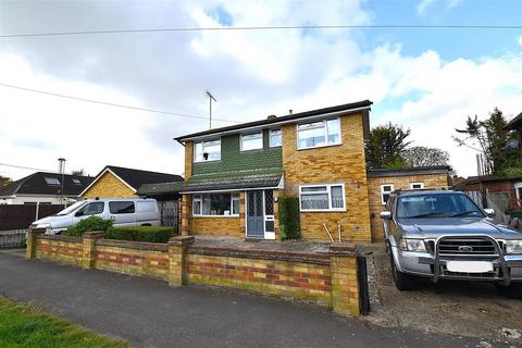 4 bed property, in The Drive, £425,000
