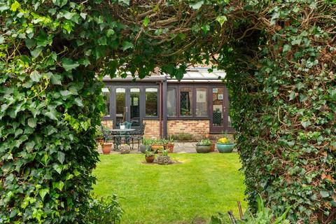 3 bed property, in West End Lane, £1,000,000