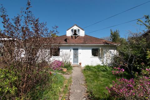 2 bed property, in Westfield Lane, £375,000