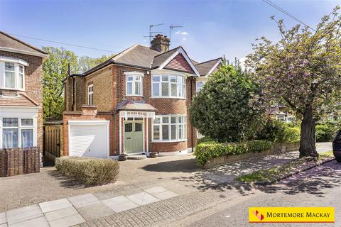 3 bed property, in Cheyne Walk, £935,000