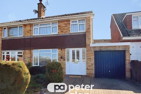 3 bed property, in The Spinney, £240,000