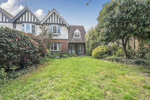 3 bed property, in Berkeley Avenue, £575,000