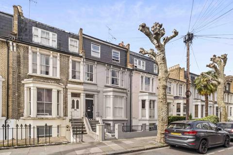 6 bed property, in Barclay Road, £2,575,000