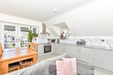 2 bed property, in St. Martin's Lane, £220,000