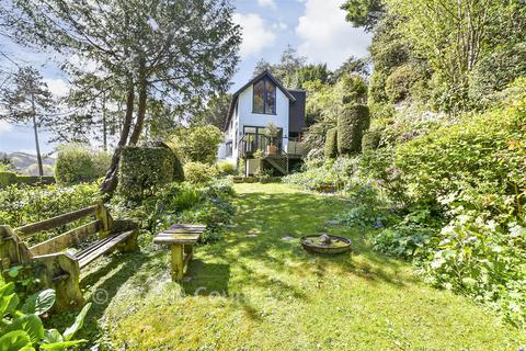 4 bed property, in St. Margaret's Road, £950,000