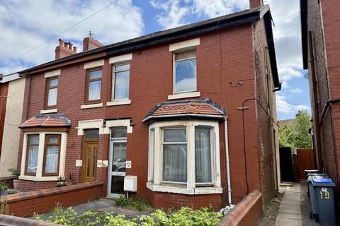 3 bed property, in Kirkham Avenue, £100,000