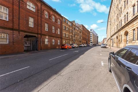 2 bed property, in Bell Street, £155,000