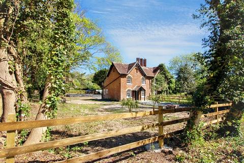 2 bed property, in Shipbourne Road, £500,000