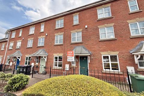 3 bed property, in Gatcombe Way, £220,000