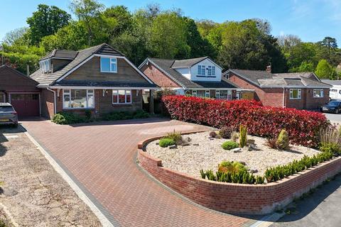 3 bed property, in Charlton Mead, £575,000