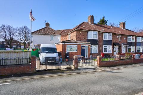 3 bed property, in Aylton Road, £165,000