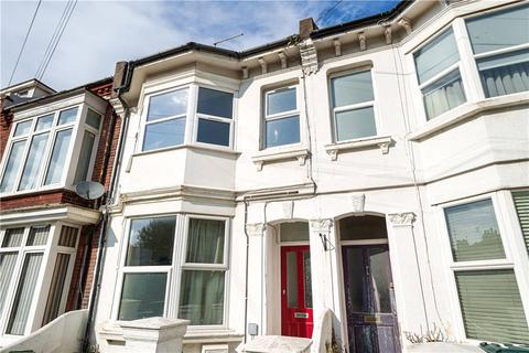 1 bed property, in Cowper Street, £210,000