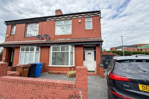 3 bed property, in Didsbury Road, £300,000