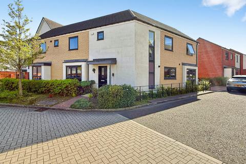 4 bed property, in Elemore Close, £490,000
