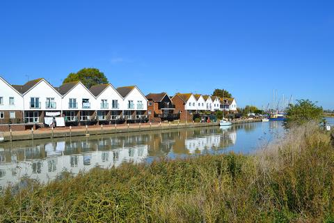 4 bed property, in Rock Channel Quay, £665,000