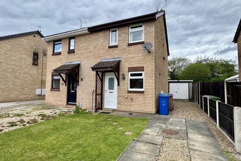2 bed property, in Curlew Close, £160,000