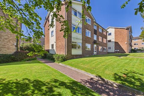 2 bed property, in Sharrow Close, £225,000