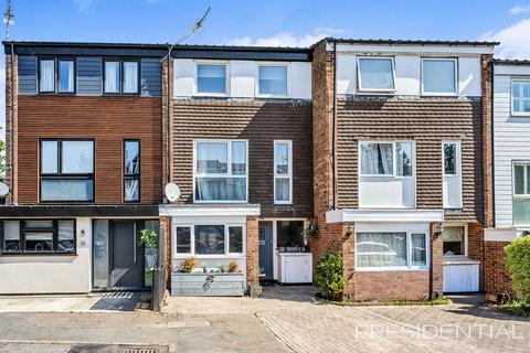 3 bed property, in Church Close, £475,000
