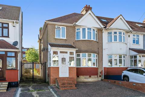 3 bed property, in Holden Avenue, £600,000