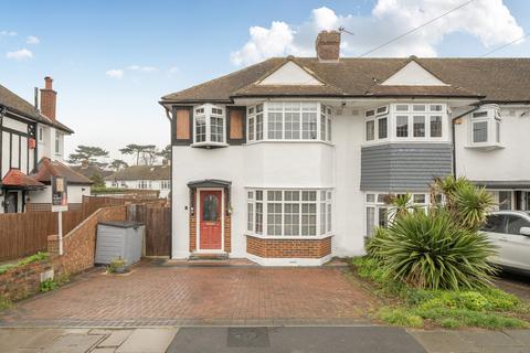 3 bed property, in Cardinal Avenue, £550,000
