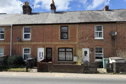 2 bed property, in Carisbrooke Road, £148,000