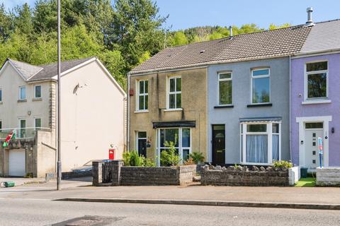 2 bed property, in Foxhole Road, £140,000