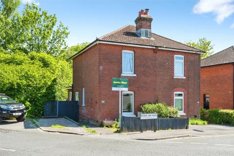 2 bed property, in Botany Bay Road, £230,000