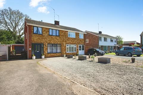 3 bed property, in Box Close, £350,000