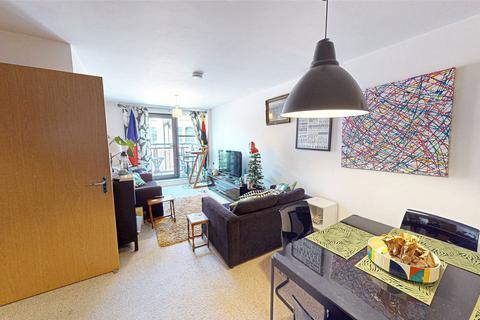 2 bed property, in Citygate 3, £200,000