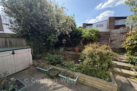 3 bed property, in Regency Walk, £375,000