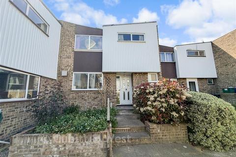 3 bed property, in Regency Walk, £375,000