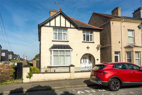 4 bed property, in Dinorwic Street, £240,000