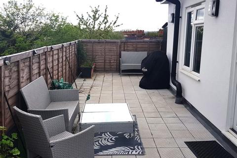 1 bed property, in High Road, £350,000