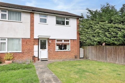 3 bed property, in Fyfield Road, £450,000