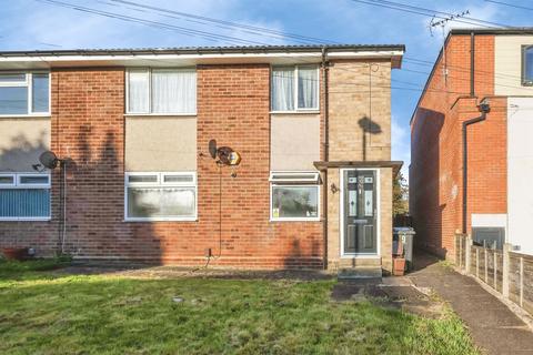 2 bed property, in Haywards Close, £115,000